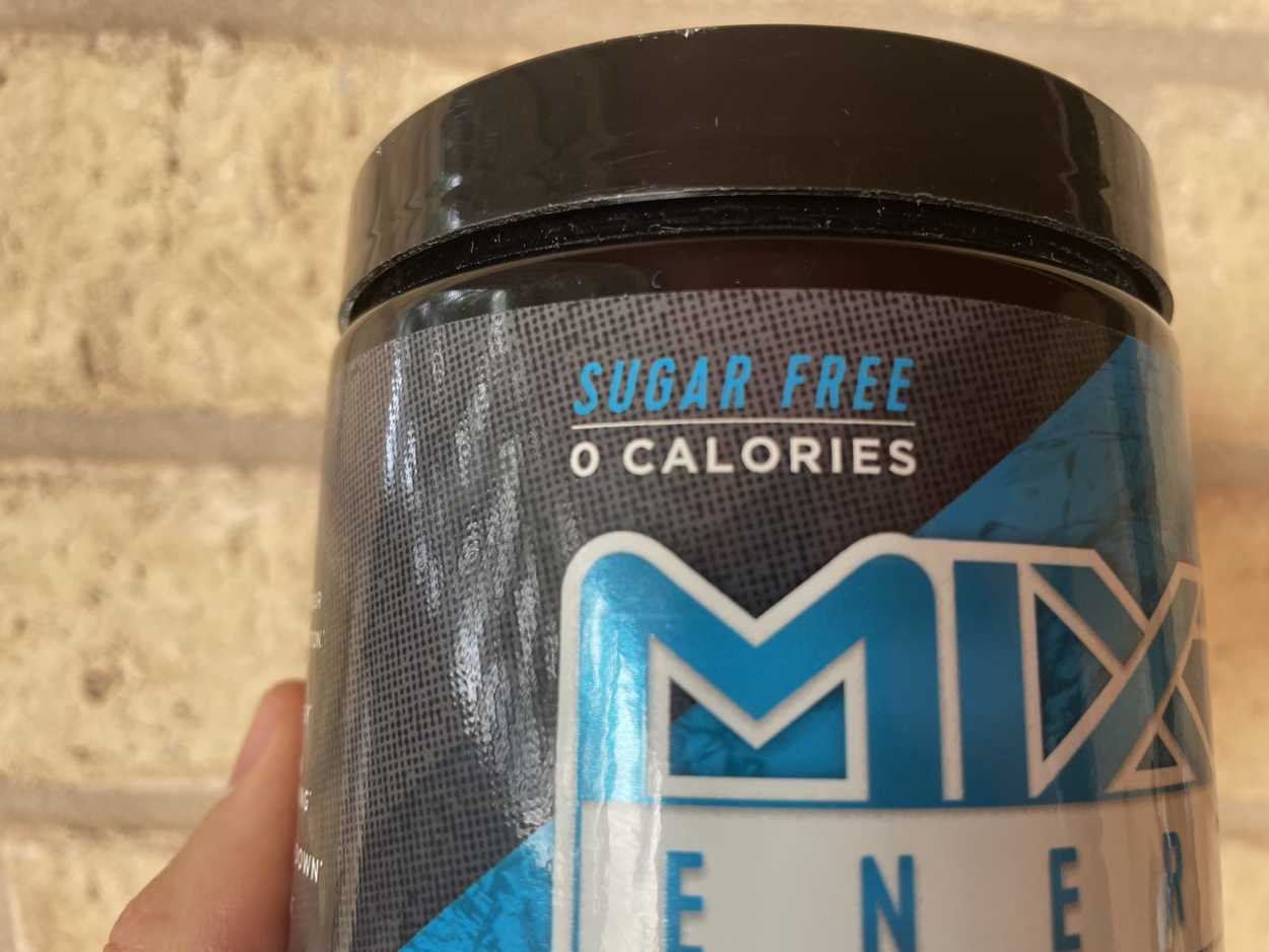 "sugar-free and 0 calories" is written on Mixt energy drink 