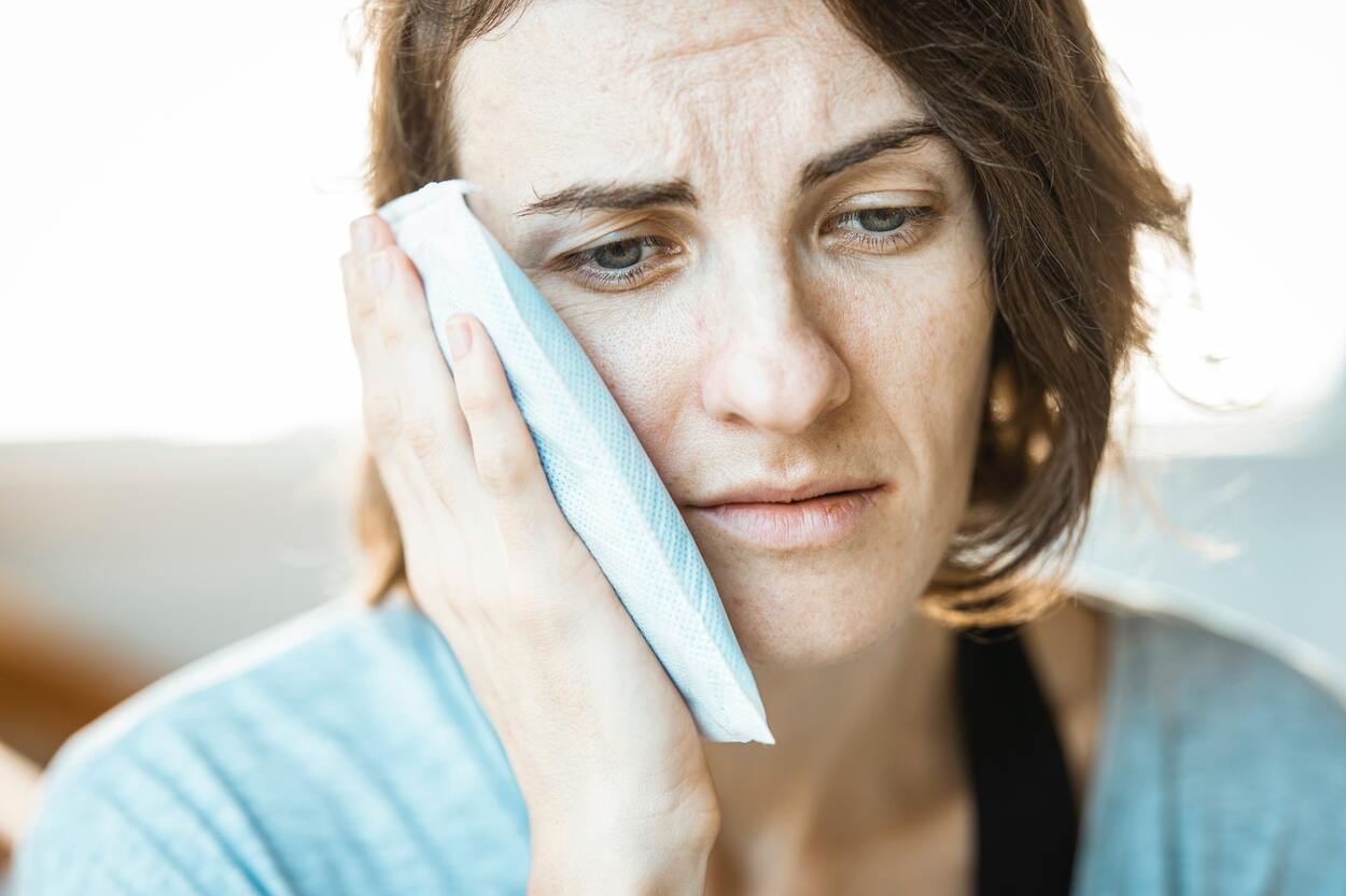 Image of a woman with a toothache.