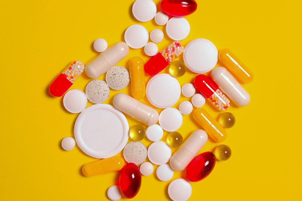 Image of multivitamins pills on the floor.